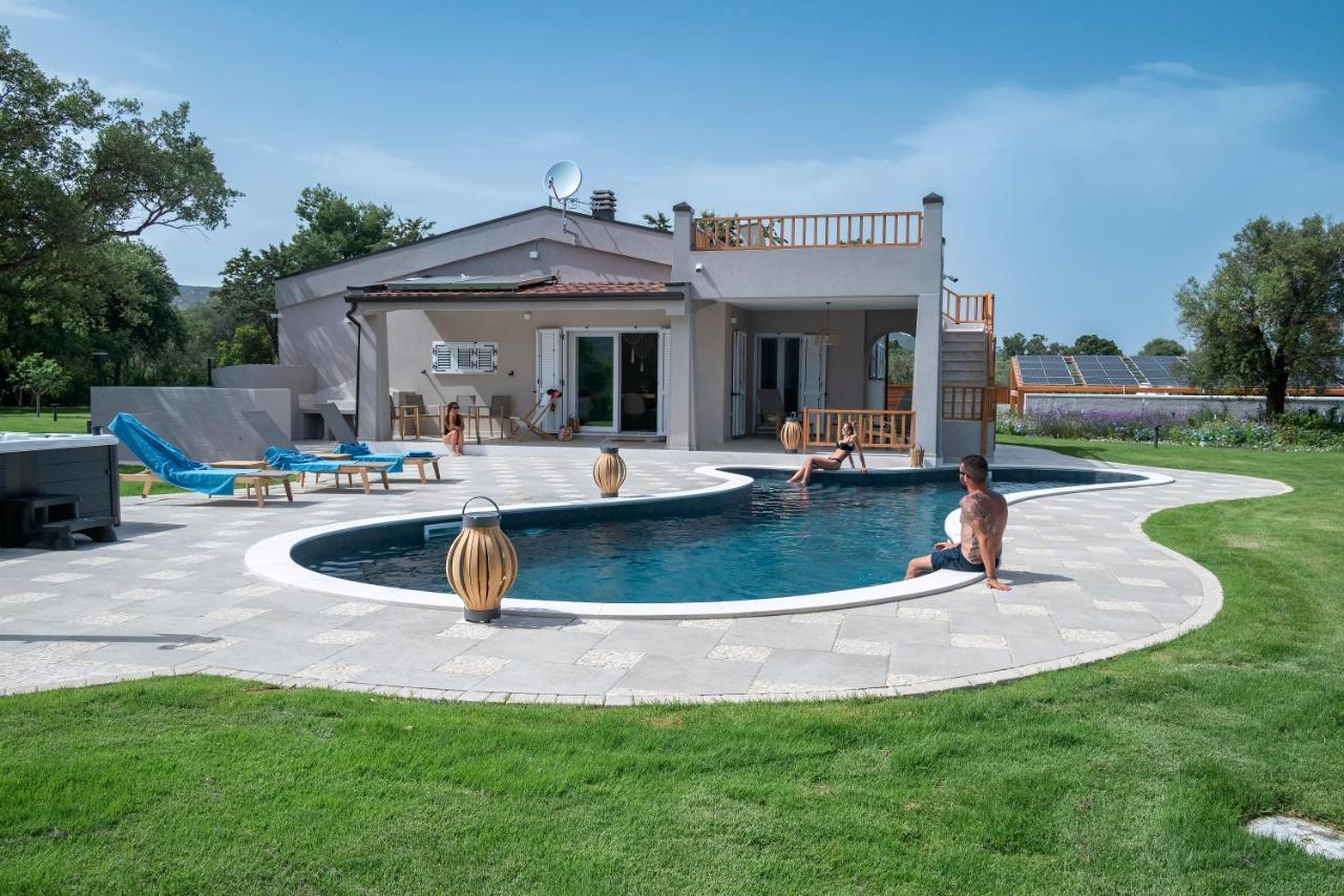 Villa Golden Root Real Estate San Teodoro  Exterior photo
